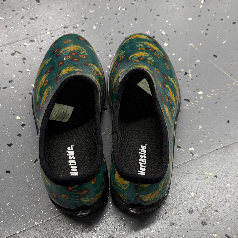 Nordside Green Garden Chicken Clogs - Picture 3 of 5